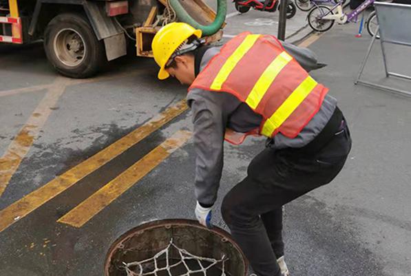 工厂厂区化粪池清理:大池体清掏与环保合规